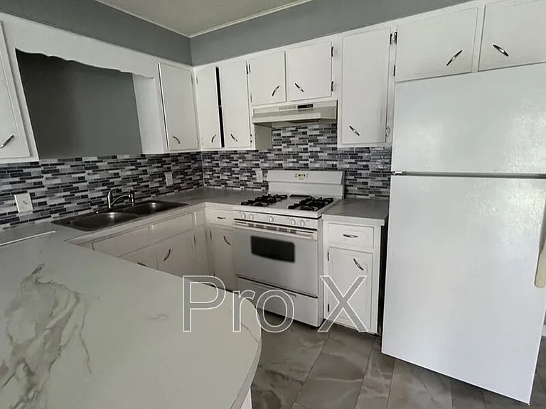 407 Park St #D — Photo 5