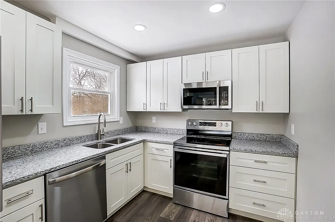 2 bed, 1100 sqft, $1,800 — Photo 1