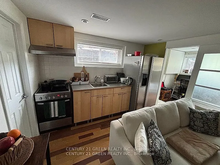28 Jellicoe Ave #LOWER — Photo 3