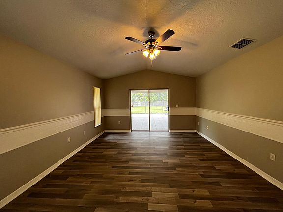 3rd image of 2910 Evans Dr