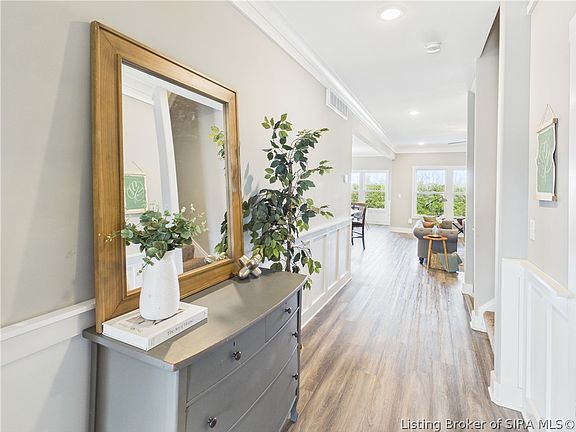 3rd image of 2025 Villa View Court