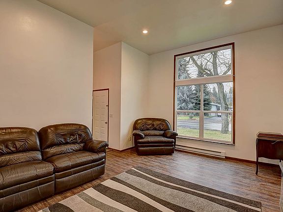 3rd image of 5009 E 8th Ave
