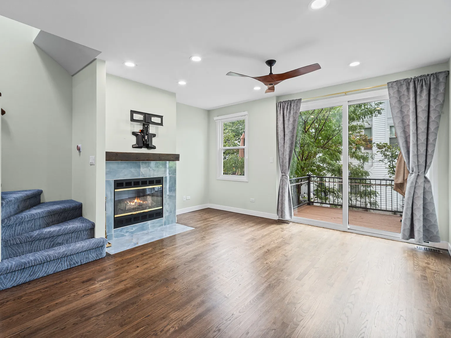 3 bed, 1600 sqft, $4,950 — Photo 2