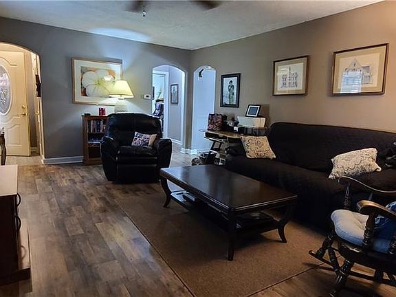 4th image of 606 Garden Ct