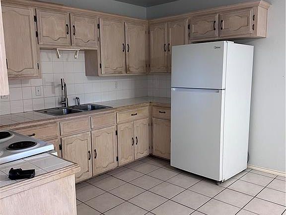 2nd image of 1107 Amapola St