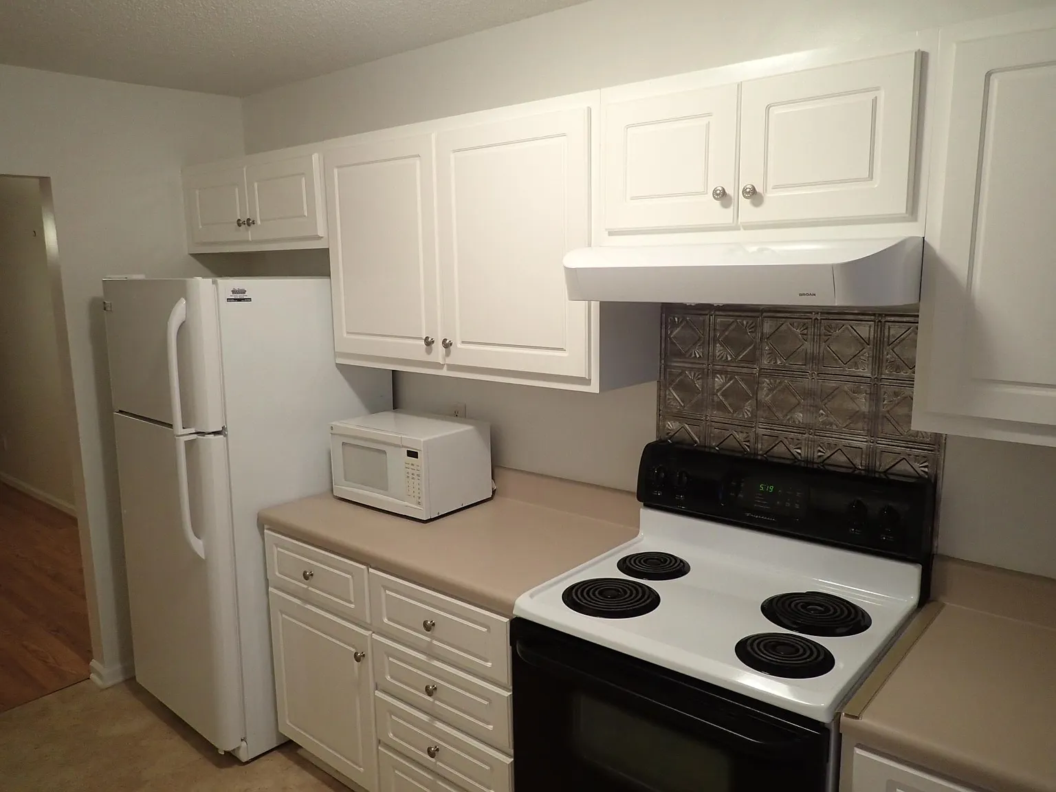 2 bed, 1092 sqft, $1,300 — Photo 4