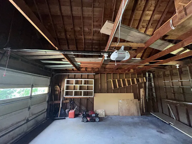 1798 Lydia Ave W — Photo 4