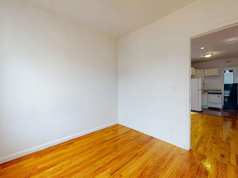 214 E 10th St #22 — Photo 8