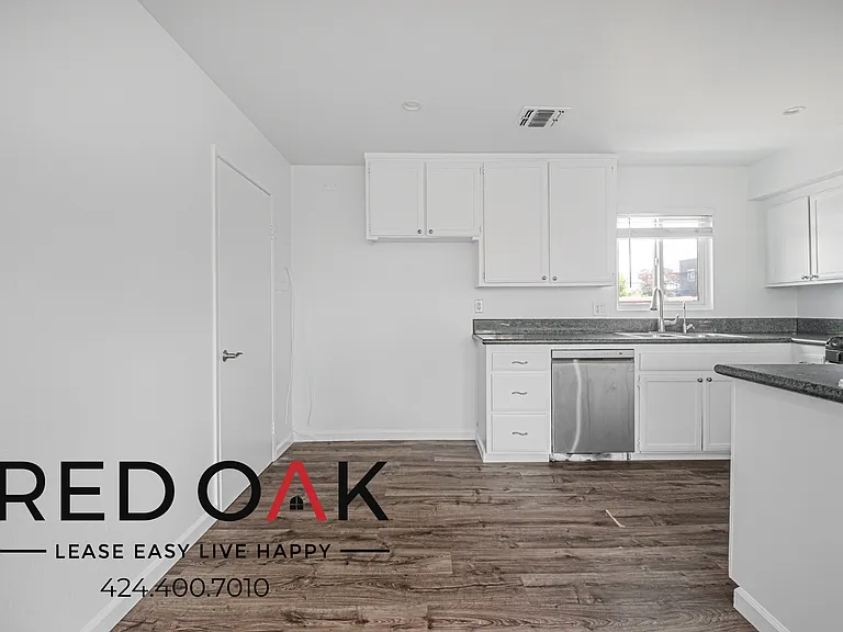 11218 Oxnard St #5 — Photo 9