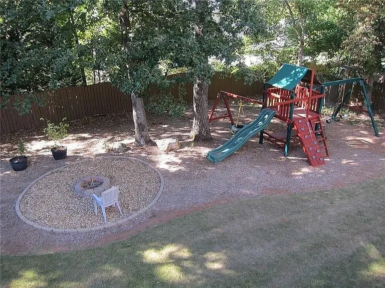 4026 Palisades Main NW — Photo 32