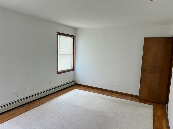 3rd image of 364 Chestnut Ave #2