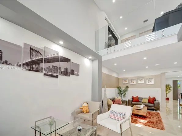 10867 NW 76th Ln, Doral, FL 33178