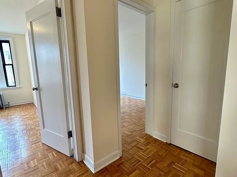 350 W 55th St #9B — Photo 4