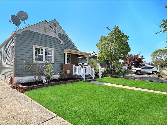 5th image of 221 Venetian Blvd