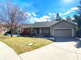 725 Meadow Ave, Mount Shasta, CA 96067