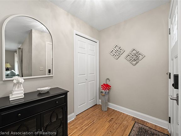5th image of 2830 Lakeview Dr