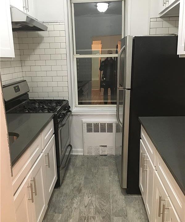 2nd image of 4011 Kings Hwy APT 6A