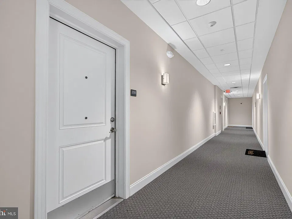 63 E Main St #208
