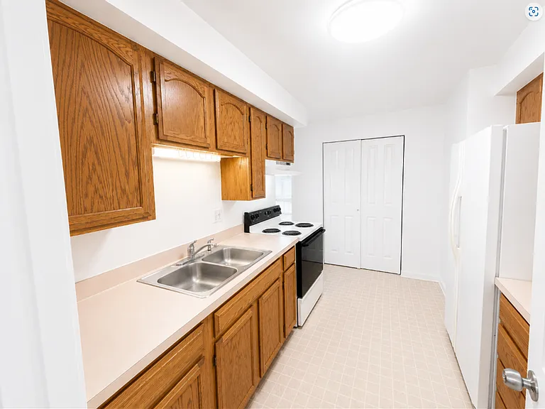 SEA 1911 26th St — Photo 3