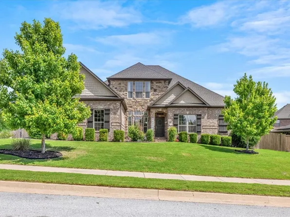110 Brookshire Ln, Centerton, AR 72719