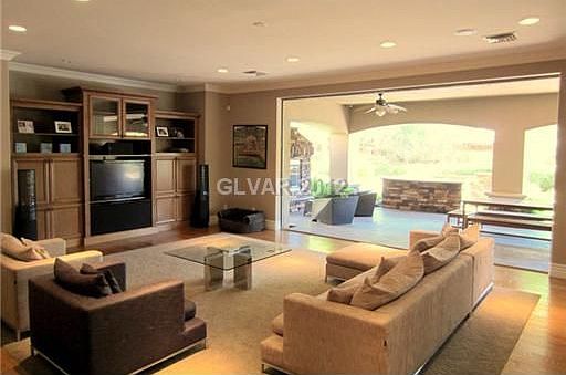 3rd image of 10880 Willow Heights Dr