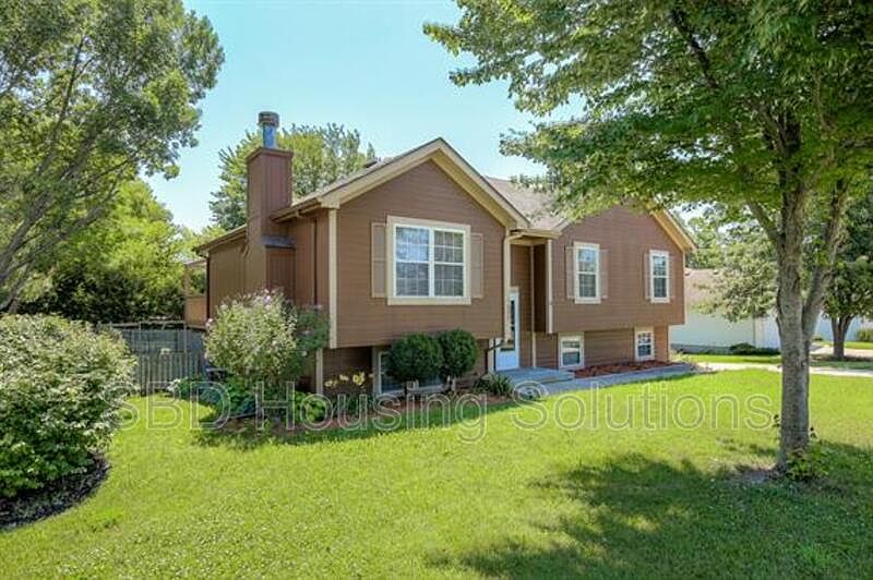 1st image of 1000 SE Scenic Dr