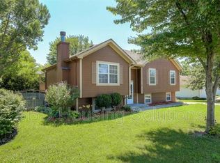 1000 SE Scenic Dr, Blue Springs, MO 64014
