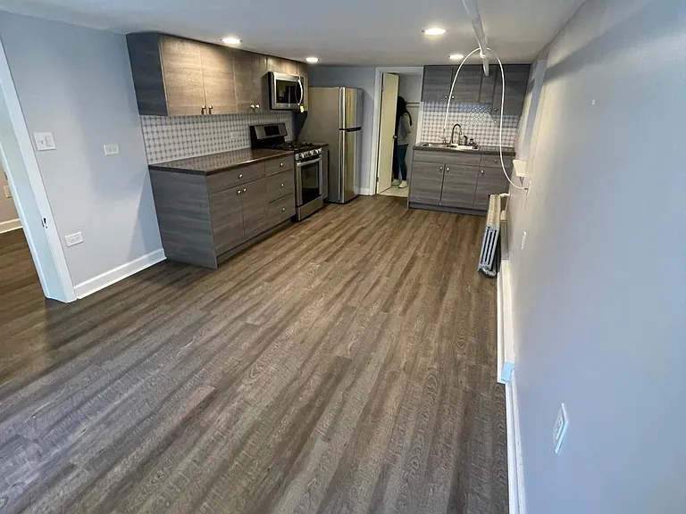 2242 W Erie St #G — Photo 11
