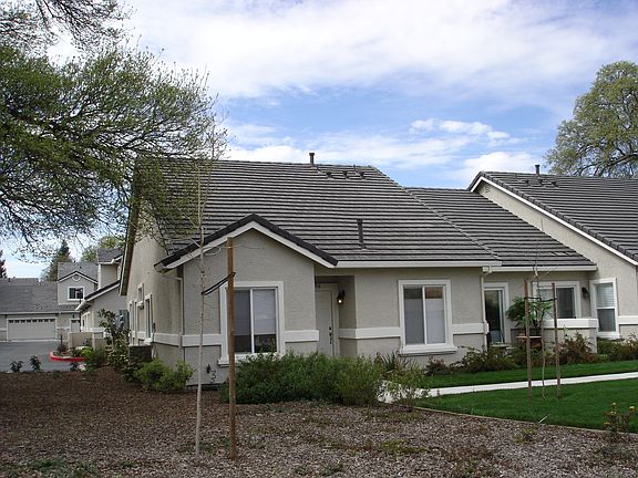 2nd image of 696 Shasta Oaks Cir