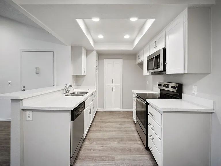 River Oaks Apartments — Photo 39