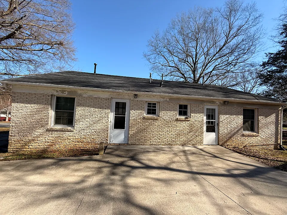 214 Dixon Cir #B