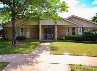 2802 Whispering Trail Cir, Pantego, TX 76013