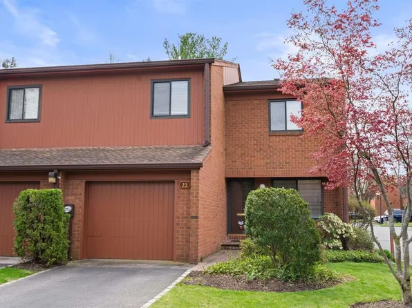 23 Cricket Club Drive #23, Roslyn, NY 11576