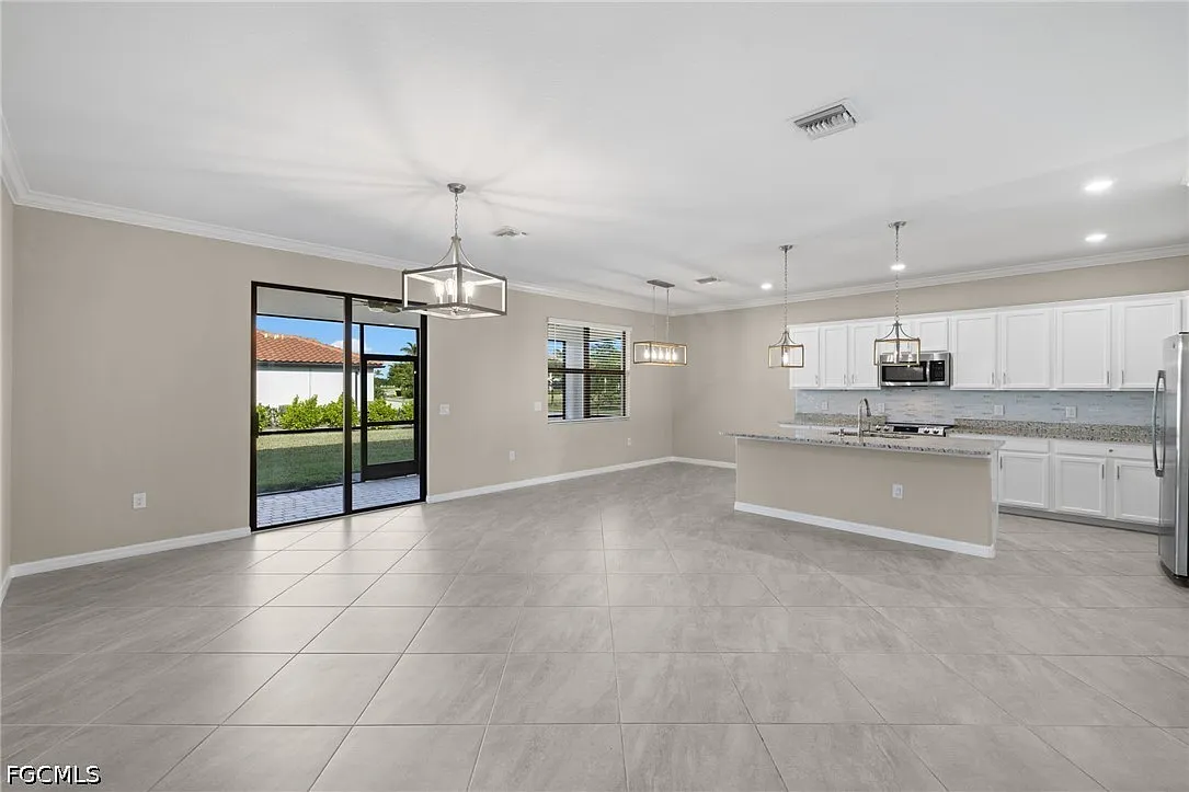 4 bed, 3.0 bath, 2606 sqft, $3,500 — Photo 4