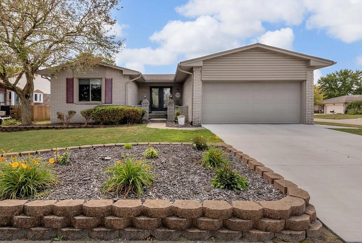 3 bed, 2524 sqft, $2,795 — Photo 1