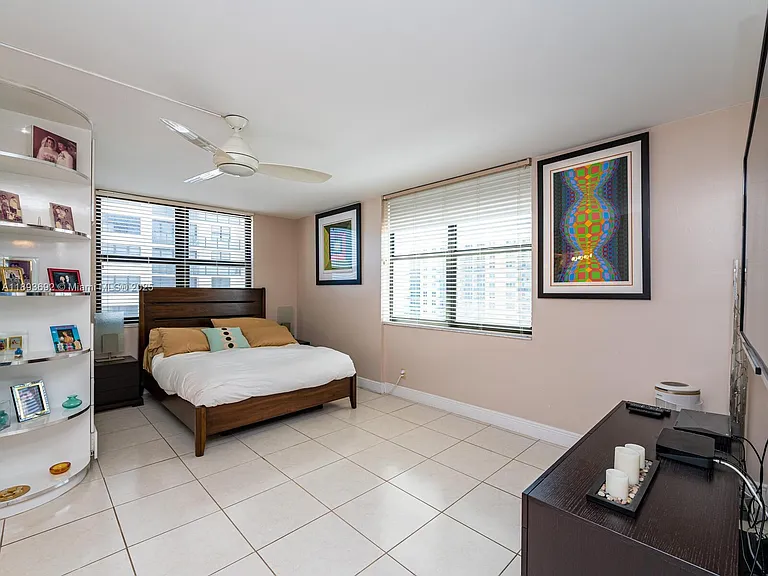2401 S Ocean Dr — Photo 14