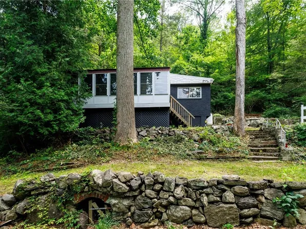27 Seventh Road, Greenwood Lake, NY 10925
