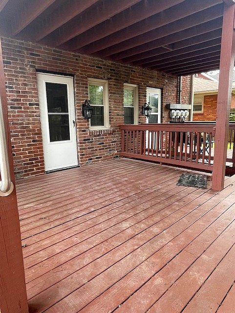 1st floor deck. Apt has screen door to let that cool breeze in!