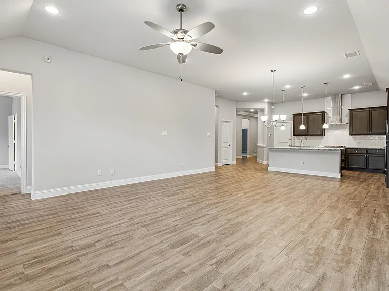 810 Mildren Ln — Photo 9