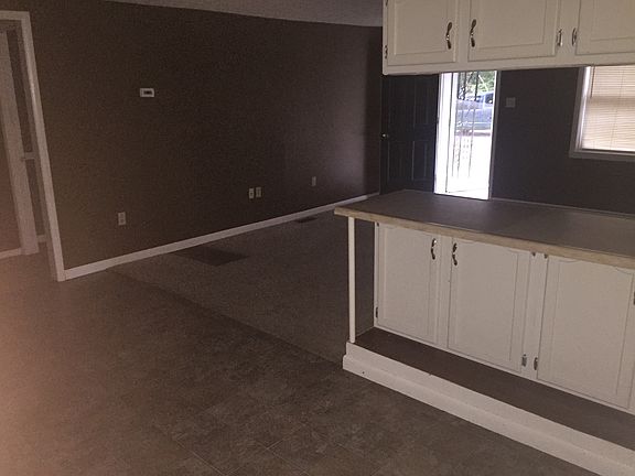 3rd image of 809 River Rd