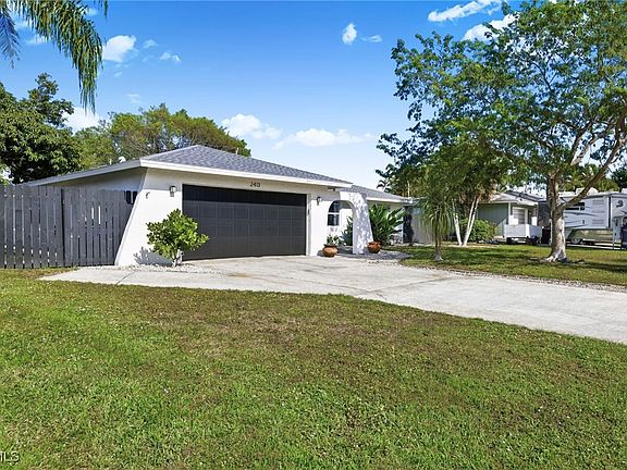 2nd image of 2413 Woodland Cir