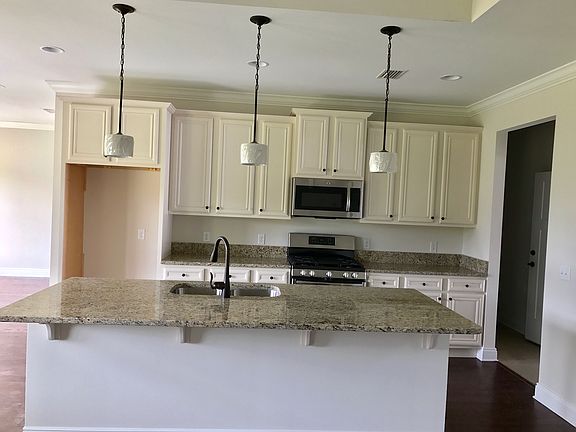 5th image of 305 Meadowood Ct
