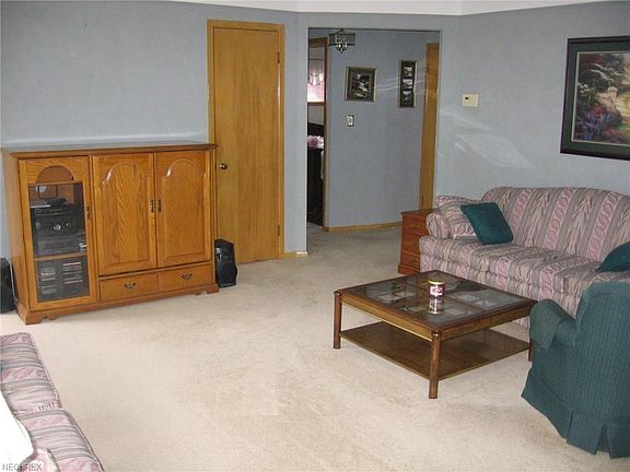 4th image of 29250 Beechwood Dr