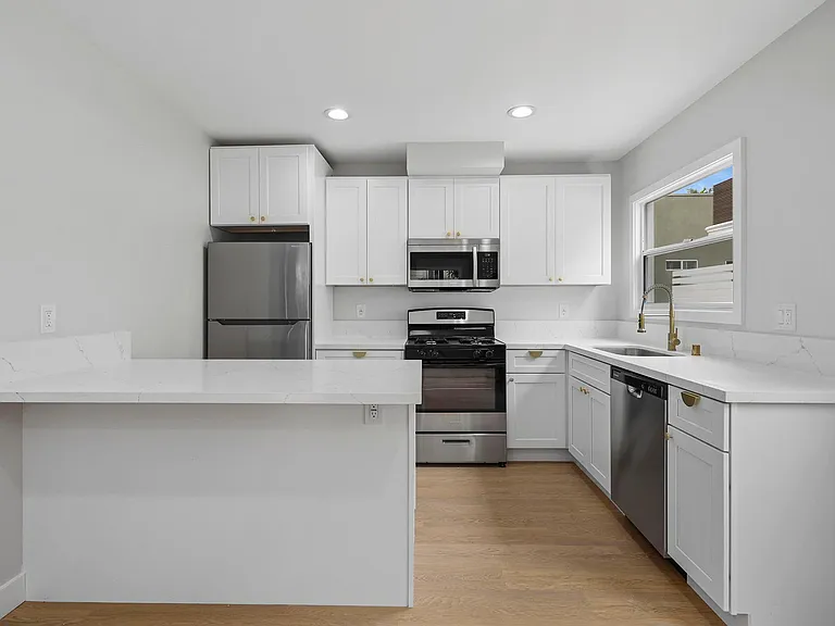 1107 E 3rd St #A — Photo 2