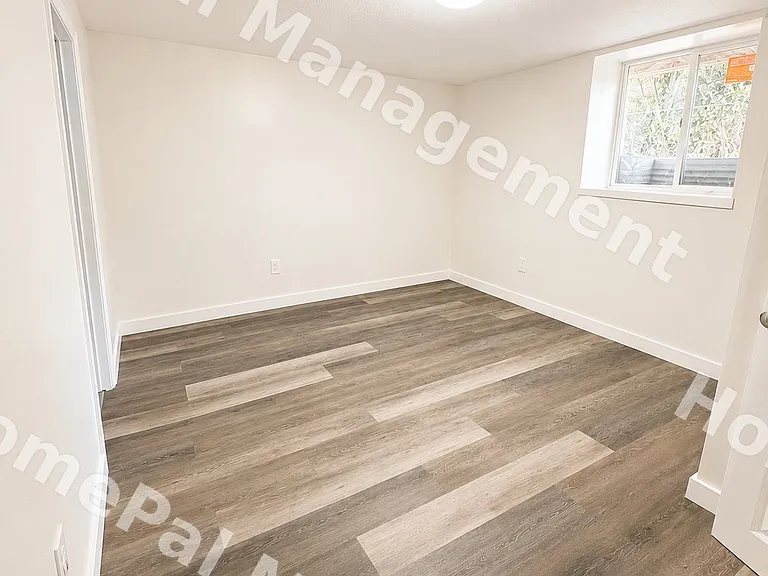2416 Fowler Ave — Photo 10