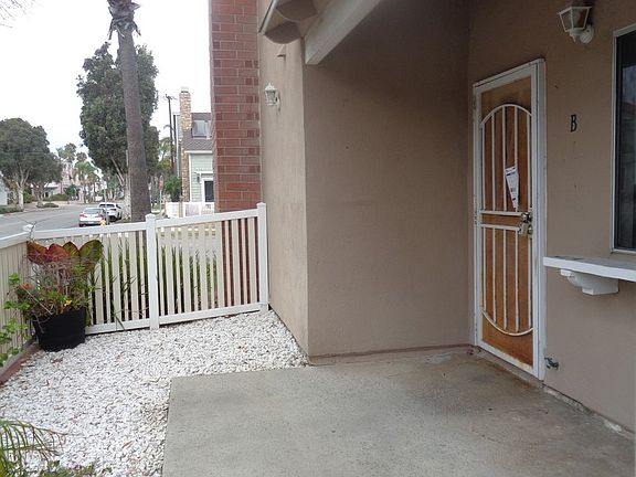 3rd image of 402 19th St APT B