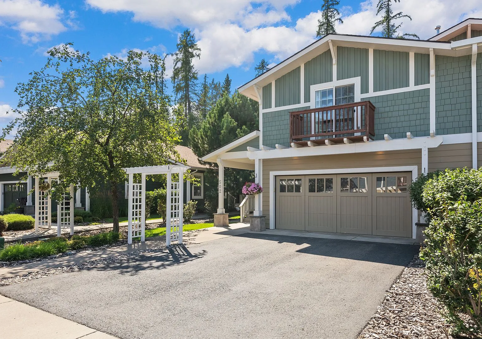 Furnished 2 BR + Den/2.5 BA Whitefish Townhome Available October 1, 2026-May 31, 2027 — Photo 3