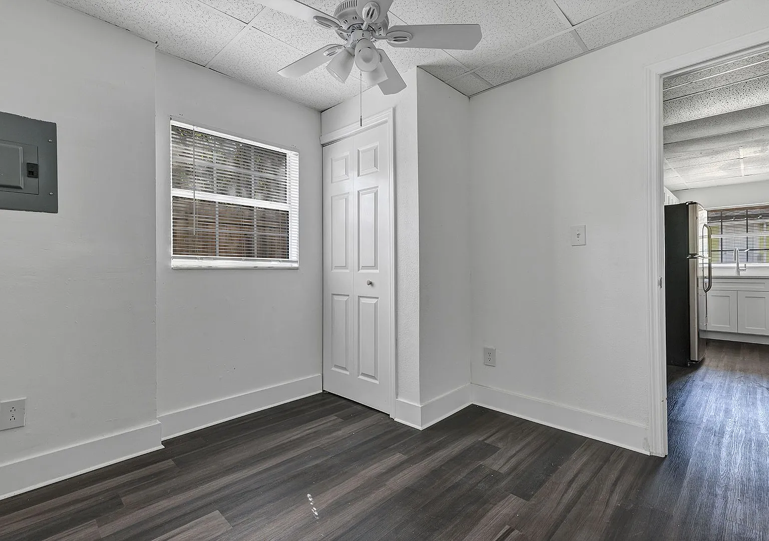 Bright & Updated 2BR Bottom Unit Duplex | White Kitchen & Stainless Appliances in Saint Petersburg — Photo 3