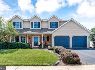 2850 Sparrow Dr, York, PA 17408