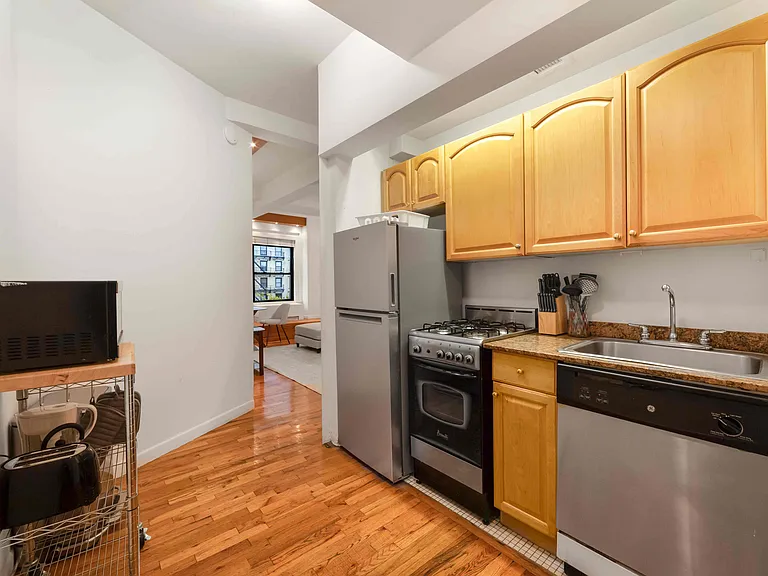 145 W 58th St #2K — Photo 7